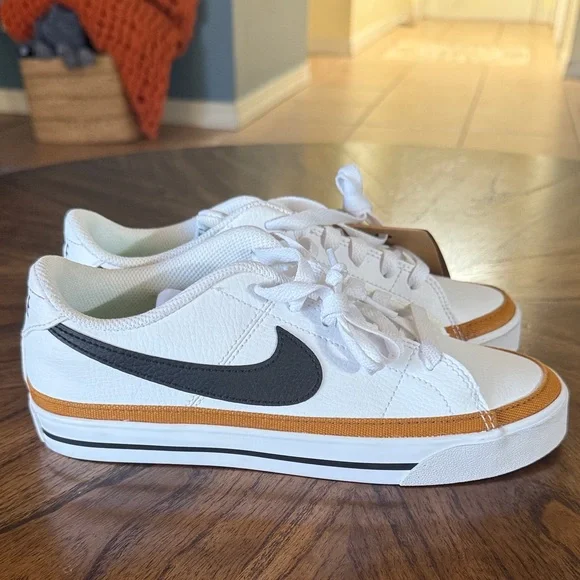 Nike Women's Court Legacy Leather Sneaker - Picture 3 of 7